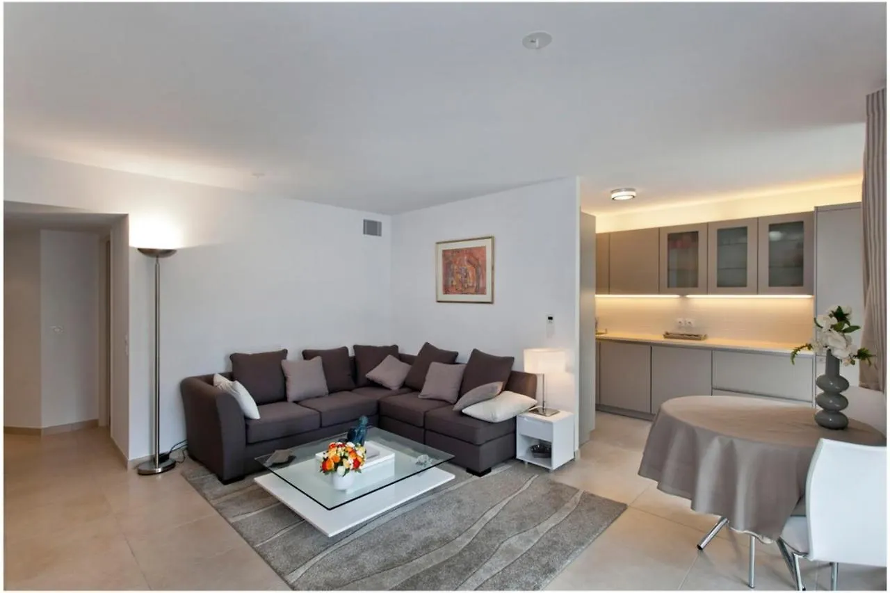Ref 912 - Cannes Center - Apartment For Rent 0*,  France